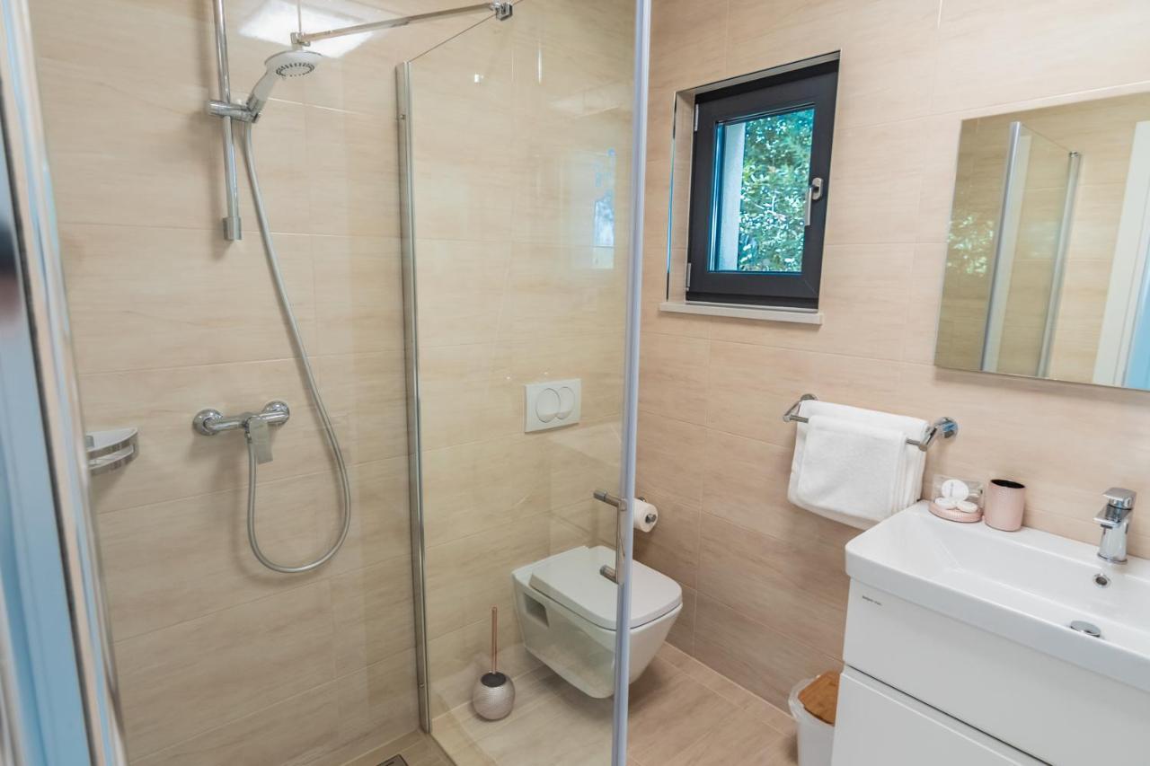 Villa The Boat With Rooftop Pool Matulji Bagian luar foto
